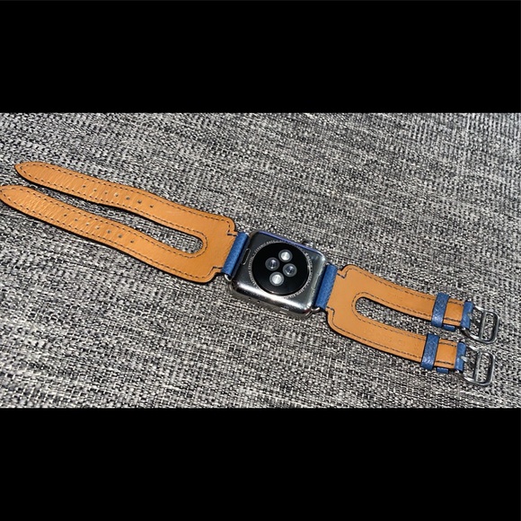 The Apple Watch Hermès with the Double Buckle Cuff - Picture 5 of 6
